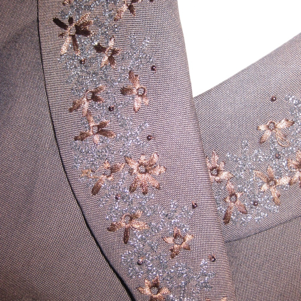 Kasper Short-sleeve Embroidered Suit